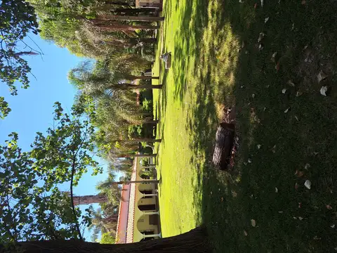 Casa Quinta sobre Ruta 9 Barrio Coto de Alameda