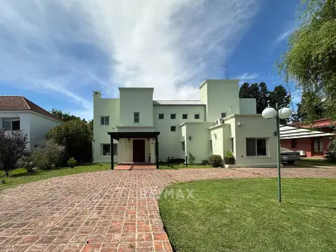 VENTA CASA 7 AMBIENTES EN BARRIO ROCIOS DE PILAR