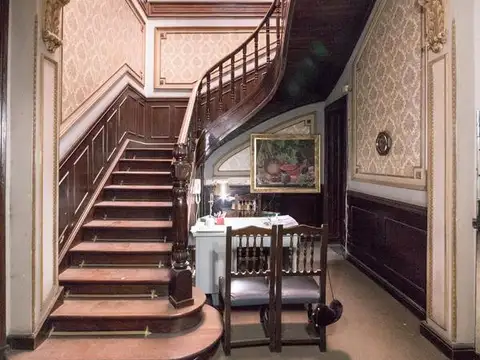 Casa en Venta con 3 cocheras