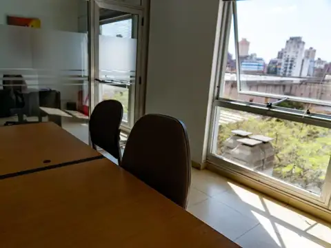 ALQUILO OFICINA CON SALA DE REUNIÓN, SUM, PILETA 