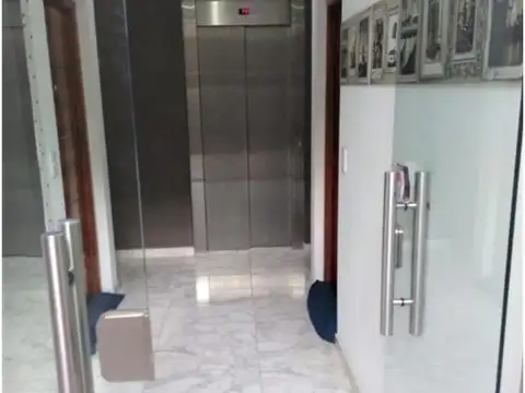 9 De Julio 100, Piso 1