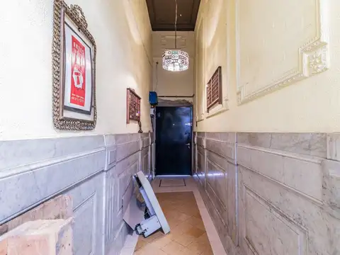 Casa 8 ambientes con 2 baños