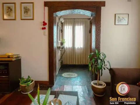 Casa 5 ambientes con 2 baños