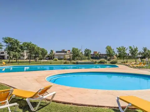 Avenida Fuerza Aerea 1400