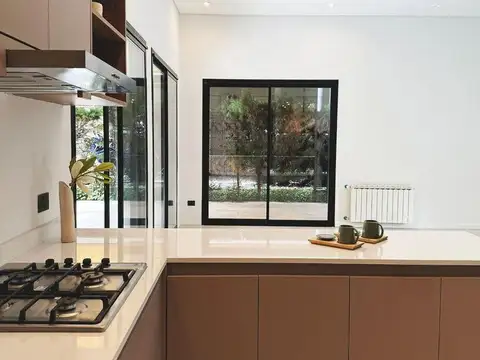 Casa 4 ambientes con 3 baños