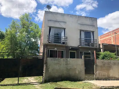 Casa en 2 Plantas con 3 Dormitorios- Colon