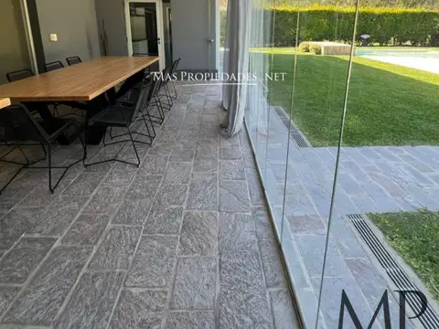 Casa 7 ambientes con 4 baños