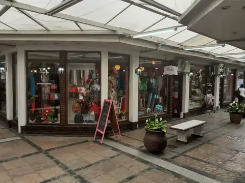 LOCAL EN VENTA GALERIA VARESSE CENTRO RAMOS MEJIA