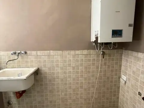 VENTA DE DEPARTAMENTO 3 AMBIENTES EN EL CENTRO DE ADROGUE CANALE 1020