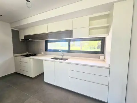 CASA 4 AMBIENTES EN EVERLINKS LUJAN CON PISCINA