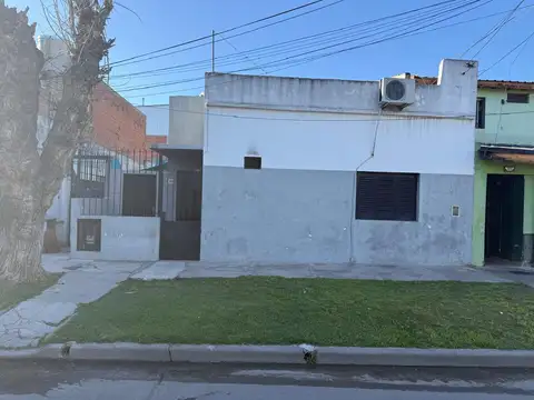 PH 3 ambientes en muy buen estado con patio y terraza. Sin expensas