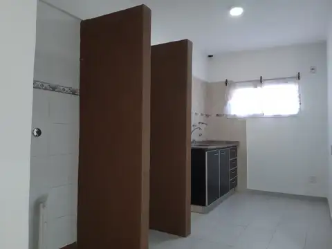 Departamento en Alquiler en Lomas Del Mirador, $ 550.000