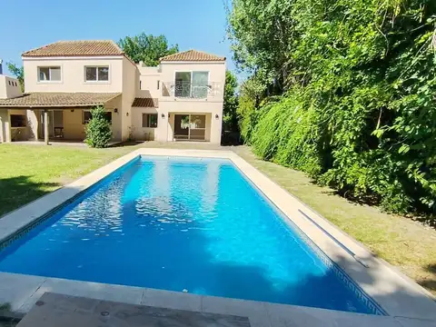 Casa en St. Mathews Village