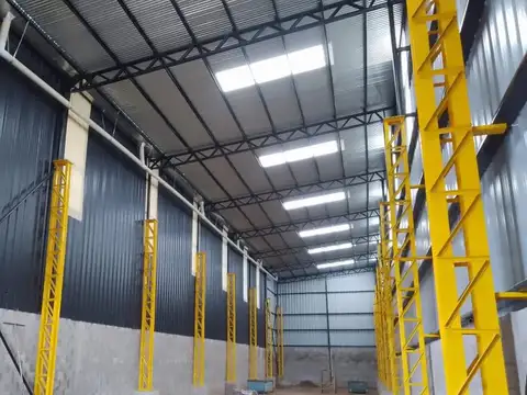 Alquiler Galpón 560 M2 con Puente grúa en Pilar