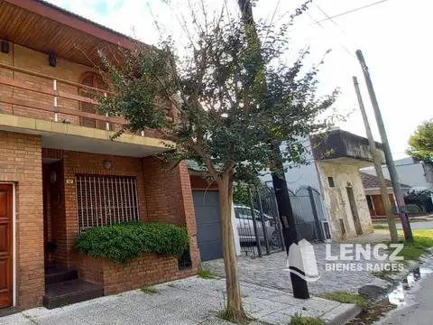 Hermosa Casa 3 Amb con patio amplio, terraza balcon y garaje - Quilmes Centro