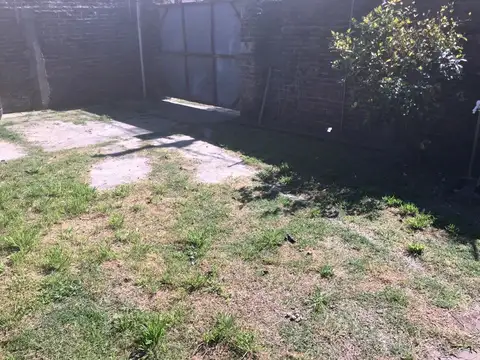 Casa 3 ambientes con 1 baño