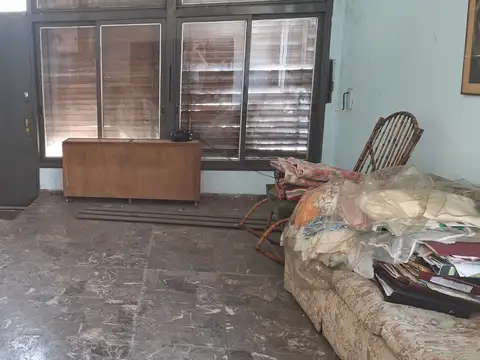 Casa en Alquiler con 2 cocheras