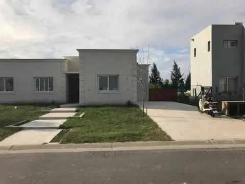 De oportunidad cómoda Casa en precio increíble en el Barrio Privado San Gabriel.