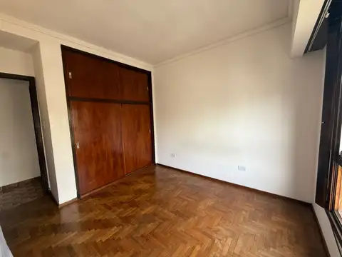 DEPARTAMENTO DE 3 AMB EXTERNO CON BALCÓN