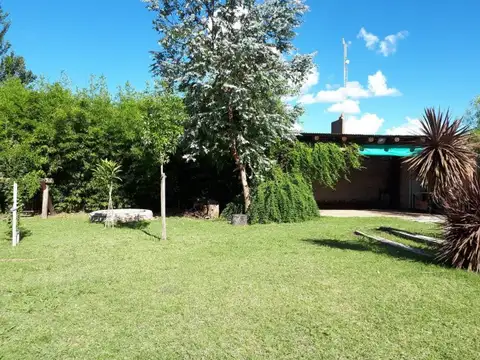 RETASADO  - FUNES TOWN- LOTE  CON MEJORAS  Y PISCINA