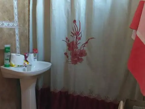 Vivienda multifamiliar con un casa y dos departamentos  en venta en Castillo