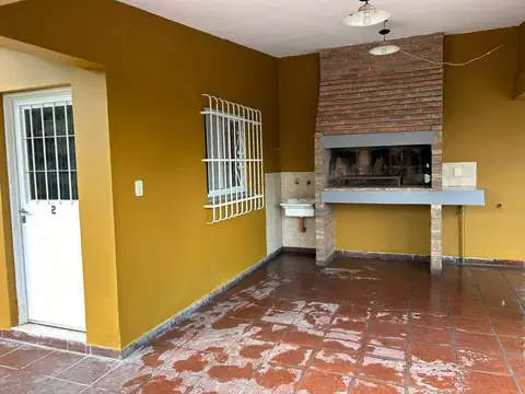 Casa 3 ambientes con 1 baño