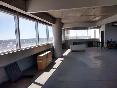 Oficina en Alquiler con 2 cocheras