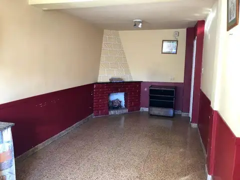 Casa 4 ambientes con 2 baños