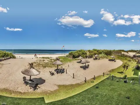 COMPLEJO FRENTE AL MAR - 6 DEPTOS CON SALIDA DIRECTA A LA PLAYA - 700 M2 TOTALES