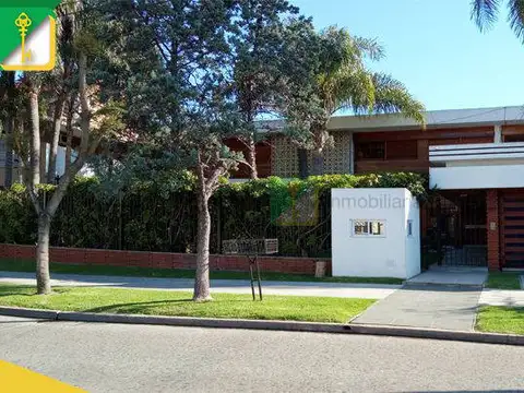 Venta - Casa - 4 dormitorios - Villa Ballester