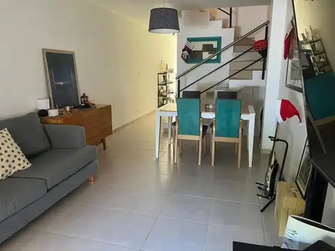 Depto Tipo Casa en Venta de 3 ambientes