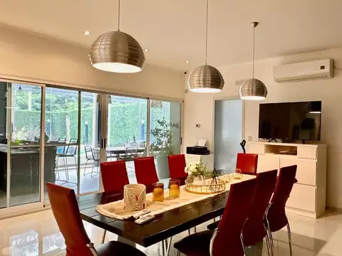 Casa en Alquiler en Quintas Del Sol, USD 1.350