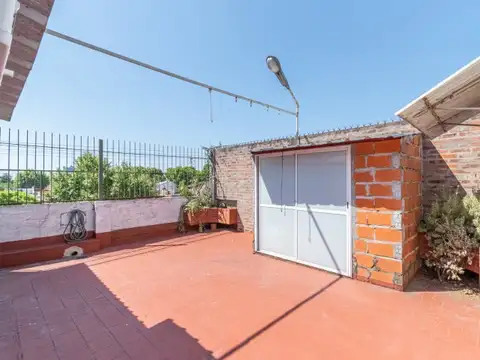 Obispo San Alberto 2765 , Piso 2