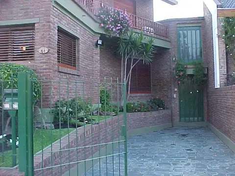 Casa 5 ambientes con 4 baños