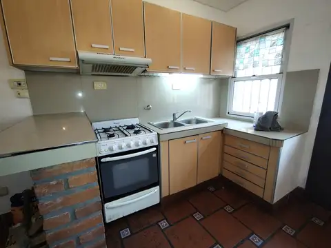 EXCELENTE UBICACIÓN - DESARROLLADO EN 2 PLANTAS SÚPER LUMINOSO