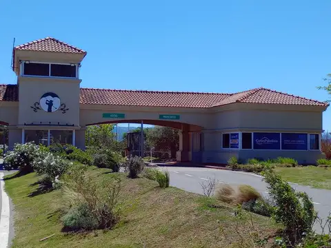 SE VENDE LOTE ORIENTACION NE "CARLOS PAZ GOLF COUNTRY CLUB"
