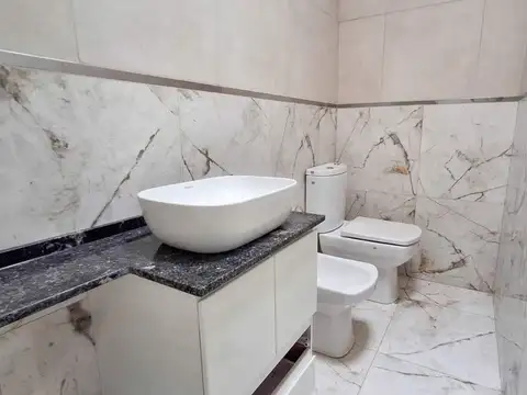 Casa en Venta con 3 cocheras