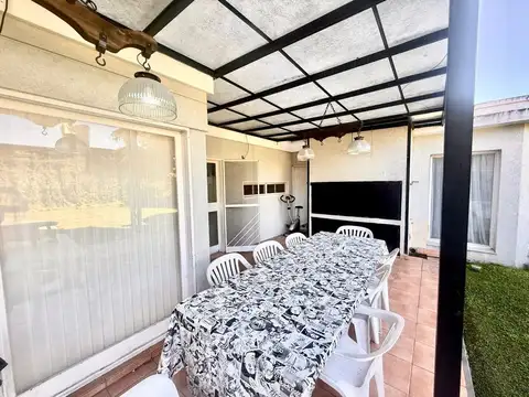 Casa en Venta con 3 cocheras