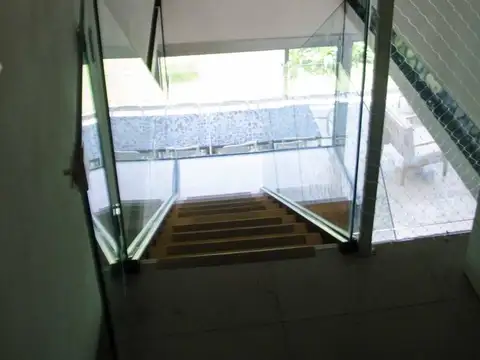 Impeclable casa en alquiler con 4 dormitorios y 3 baños en barrio cerrado La Chacra Pilar