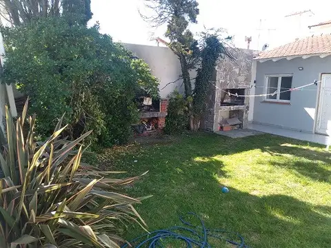 EXCELENTE CHALET EN ZONA RESIDENCIAL. CAPACIDAD 10 PERSONAS