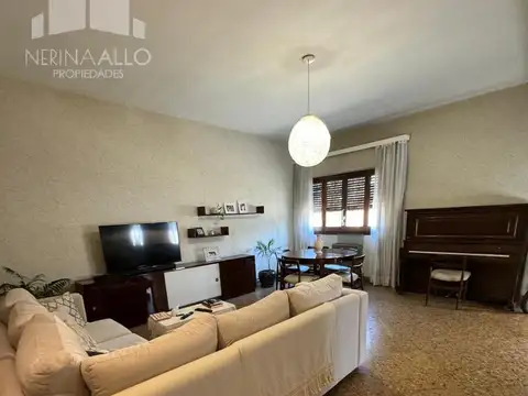 MARIANO MORENO  al 1300