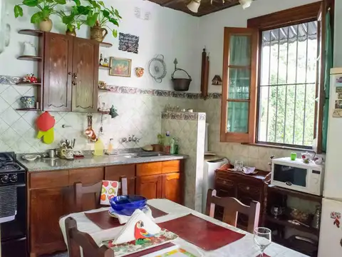 Casa 5 ambientes con 2 baños