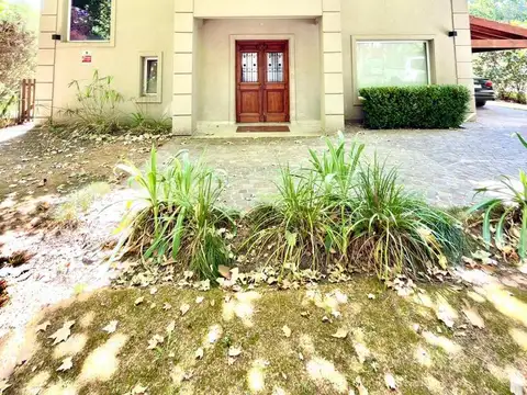 Casa en Venta con 4 cocheras