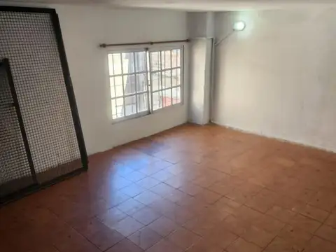 Local estratégico en zona comercial