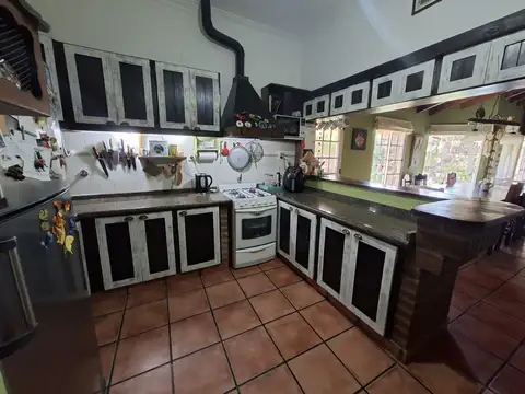 Casa 6 ambientes con 2 baños