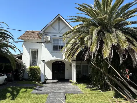 Casa en Venta con 2 cocheras