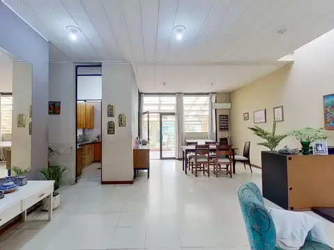 Casa en Venta con 2 cocheras