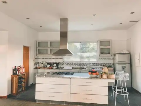 Casa en Alquiler Temporal con 3 cocheras