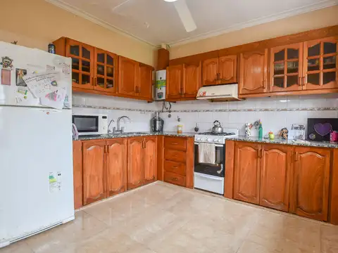 Casa en Venta con 2 cocheras