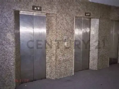 Oficina en Alquiler con 1 cochera